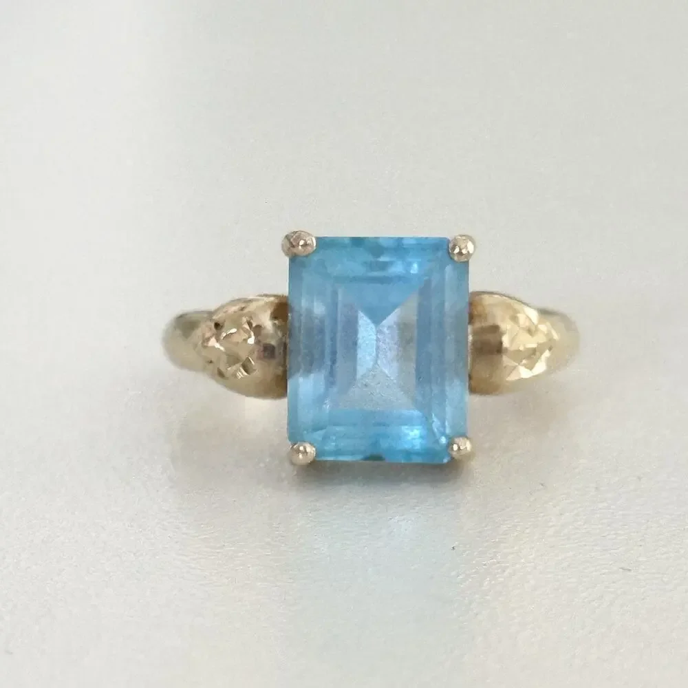 Cyde Duneier Designer 10K Yellow Gold Blue Topaz Emerald Cut Ring Size 6